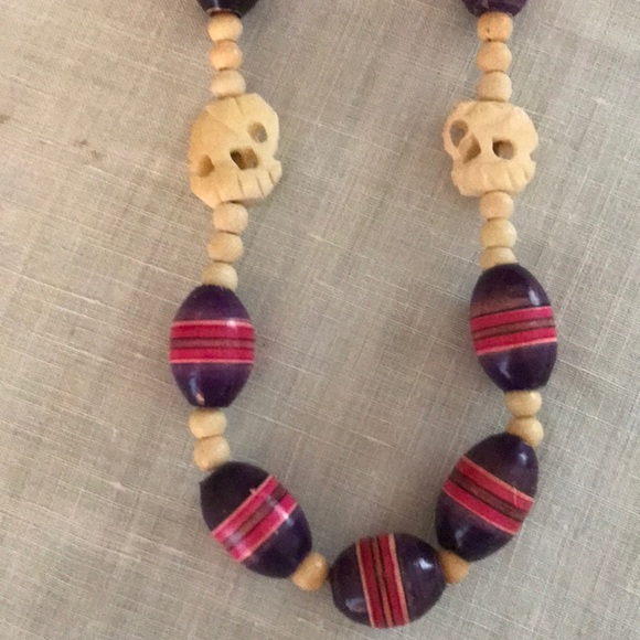 Vintage necklace with carved beads - Picture 4 of 6